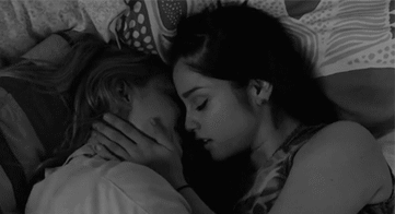 girls-kissing-lesbian.gif