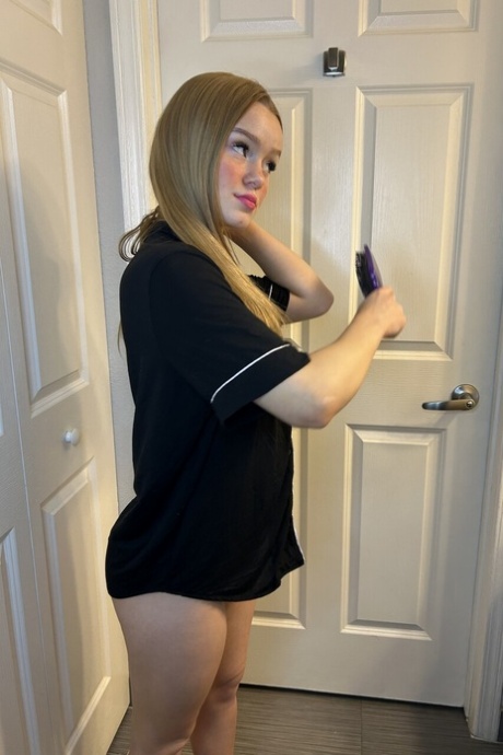 OnlyFans ChanelSnowXO starring ChanelSnowXO, Savannah Apted Porn Gallery