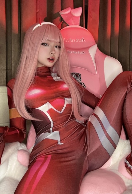 Pretty OnlyFans cam babe Mya Mira flaunts her big ass in a sexy compilation