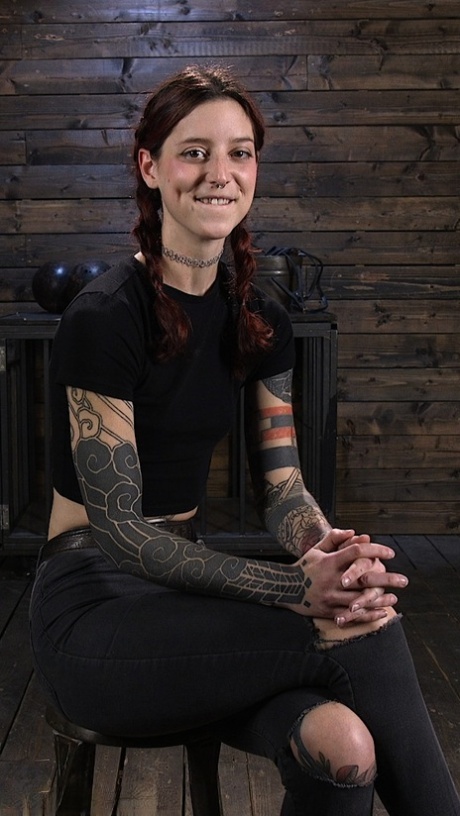 Submissive American Cam Damage gets spanked & toyed while bound