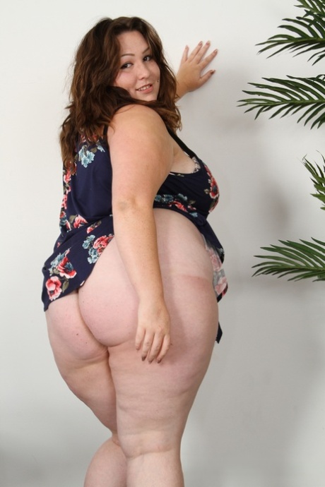 Curly-haired BBW Aleah Paris shows off her fat naked body in high heels