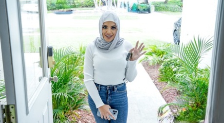 Naughty Brazilian MILF Vivianne DeSilva exposes her big tits and gets fucked